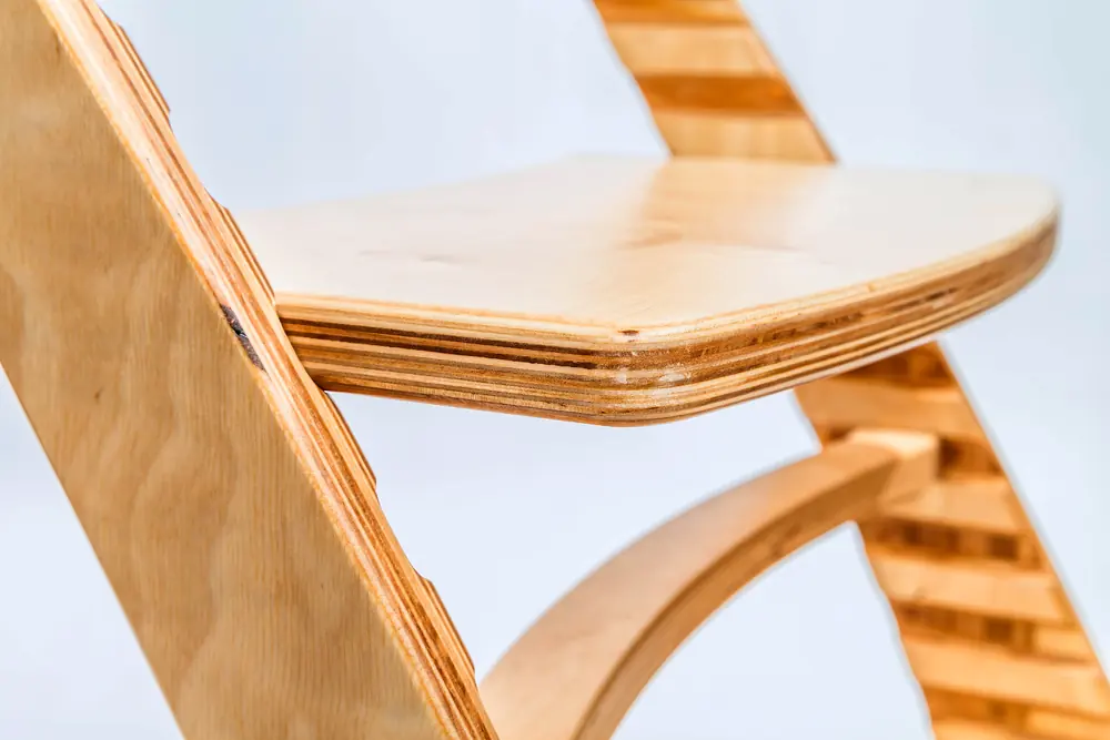 Close-up of the rounded, layered birch edge of the seat