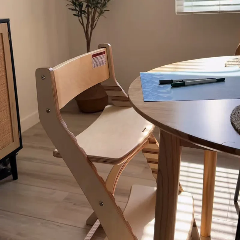 The Natural Fornel chair at home, by the dining table